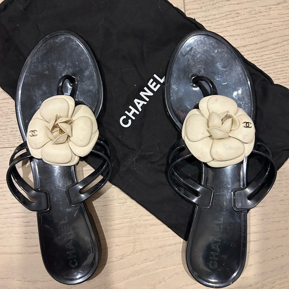 Authentic Chanel jelly sandals - Picture 2 of 5